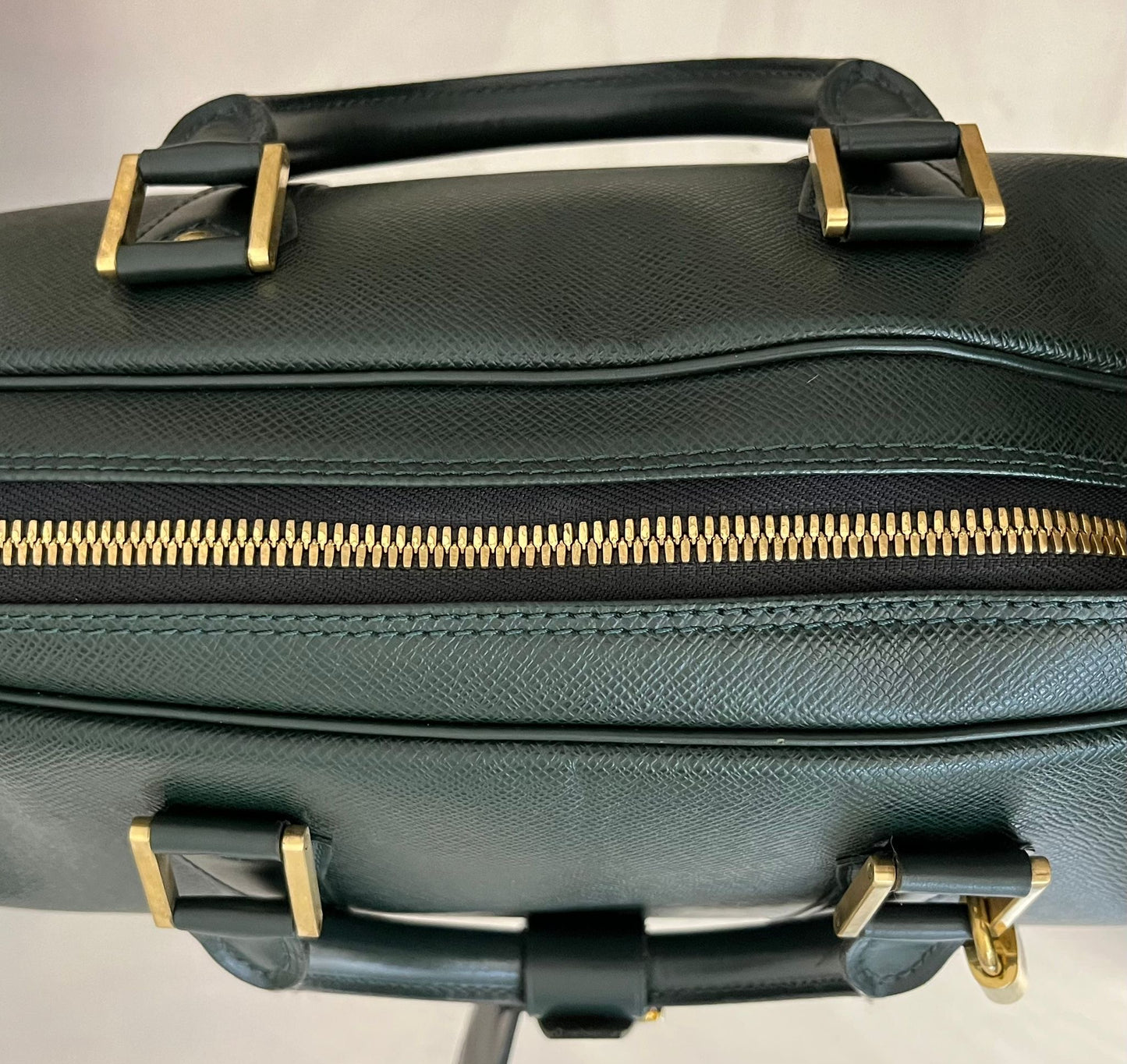 Louis Vuitton Helanga Taiga
