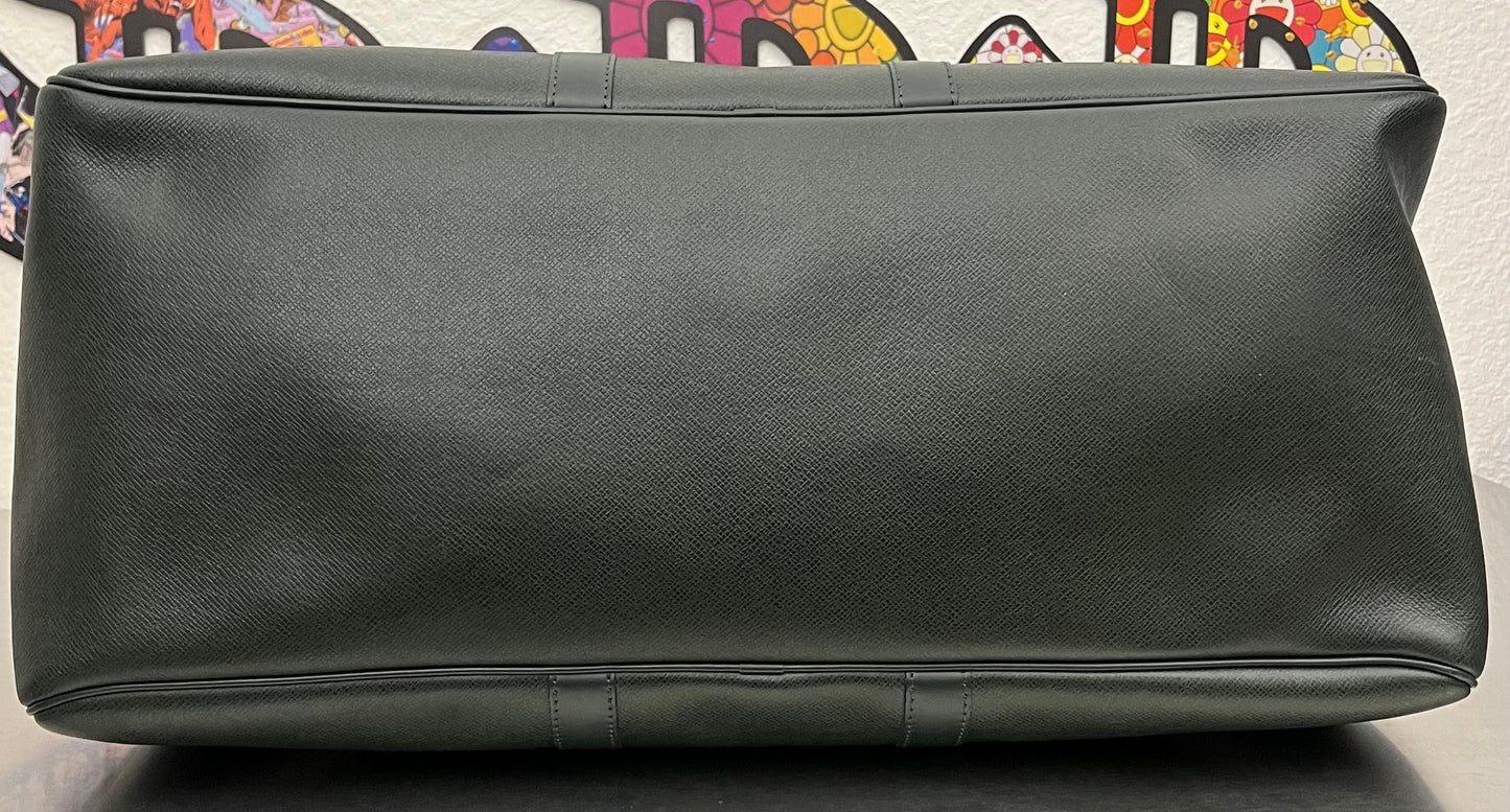 Louis Vuitton Kendall GM Taiga Leder