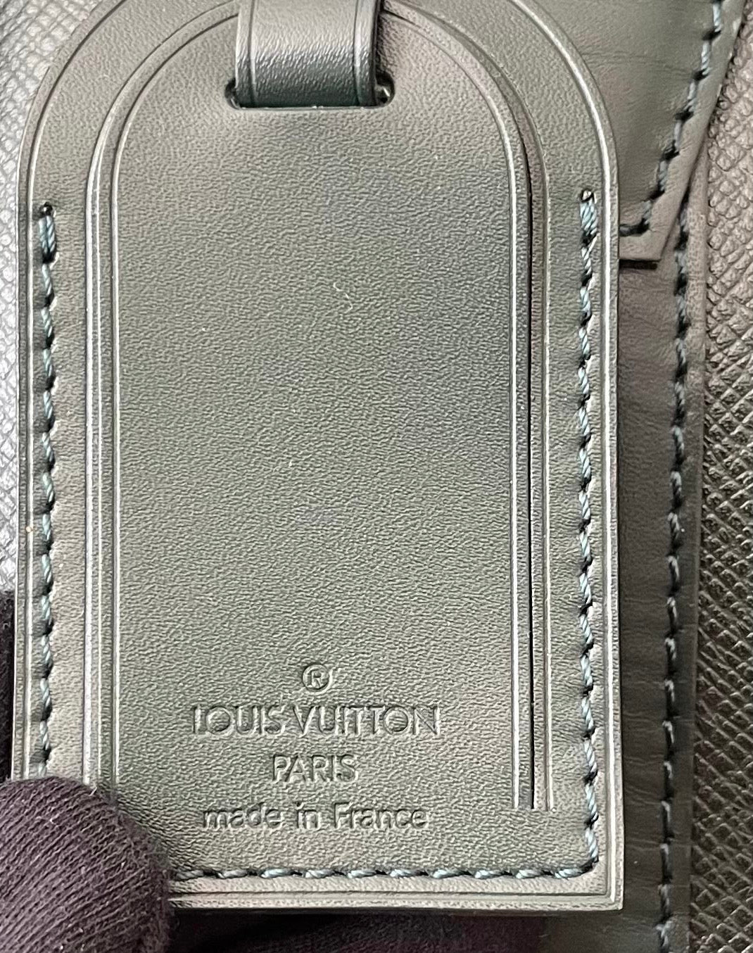 Louis Vuitton Kendall PM Taiga Leder