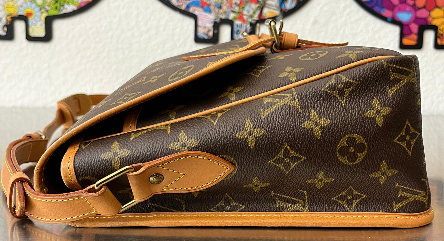 Louis Vuitton Gibeciere GM Messenger