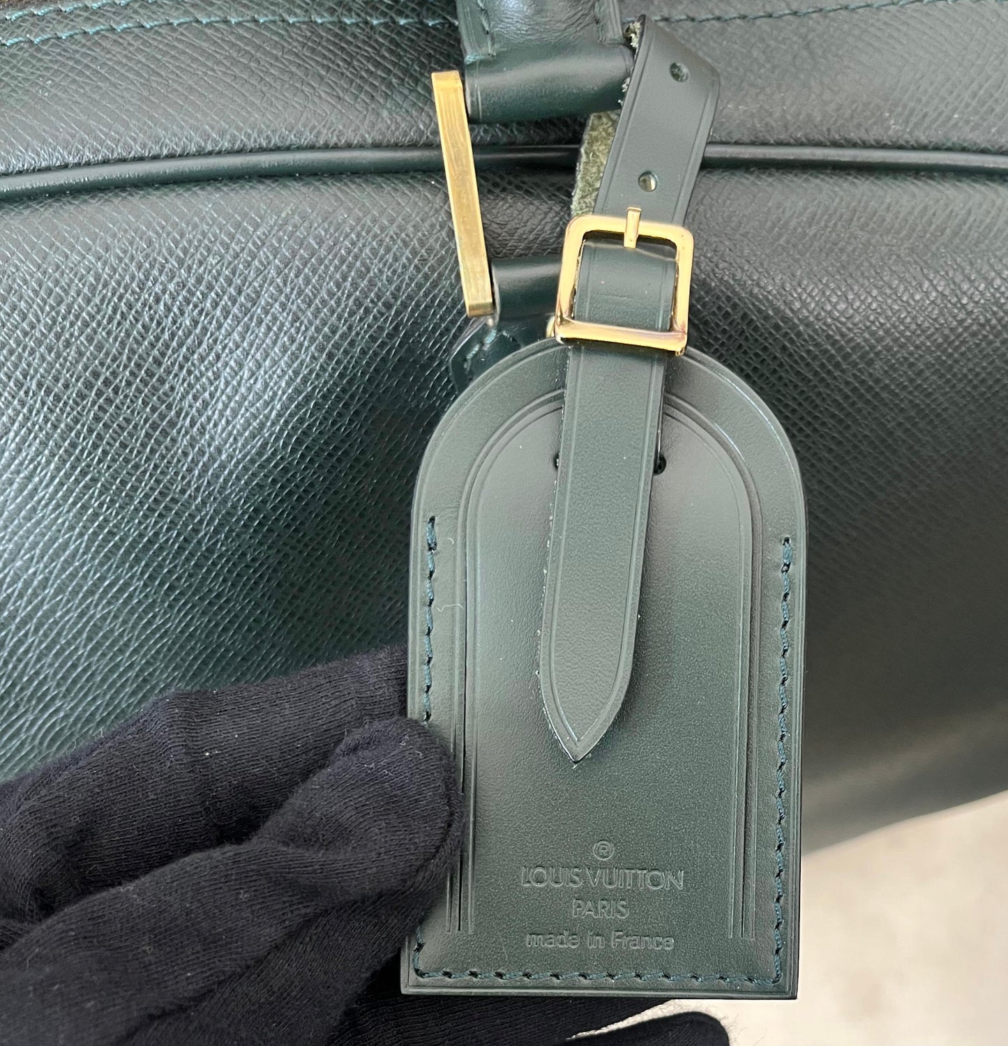 Louis Vuitton Kendall PM Taiga Leder