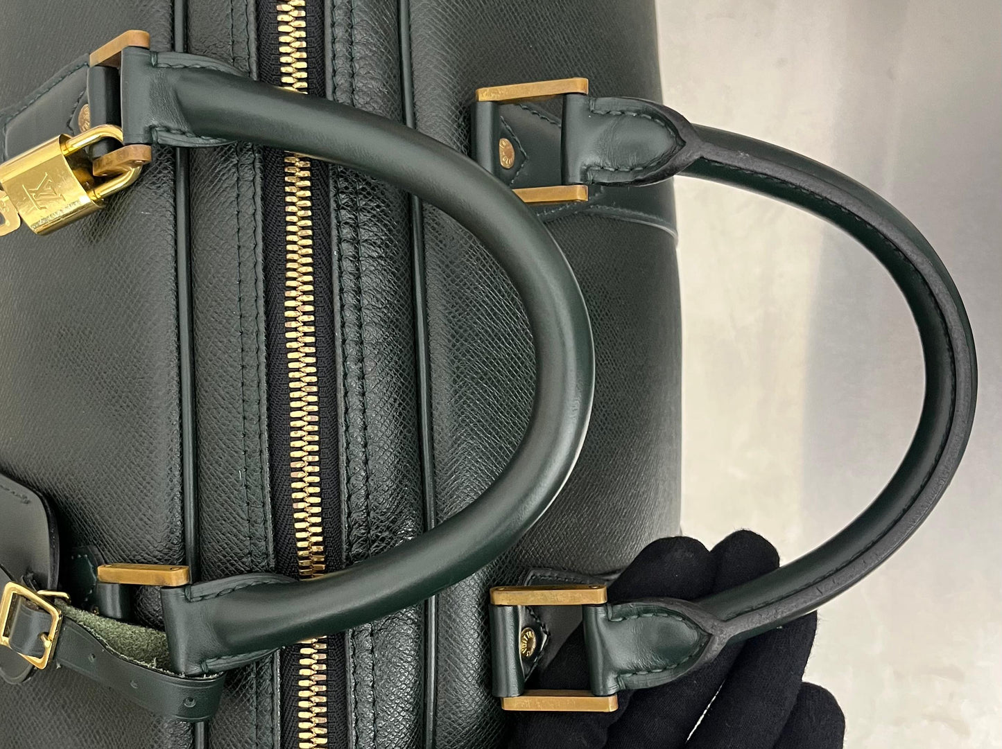 Louis Vuitton Kendall GM Taiga Leder