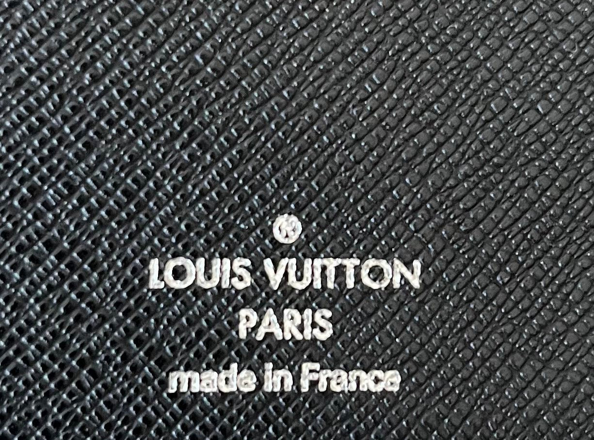 Louis Vuitton Brazza Taiga