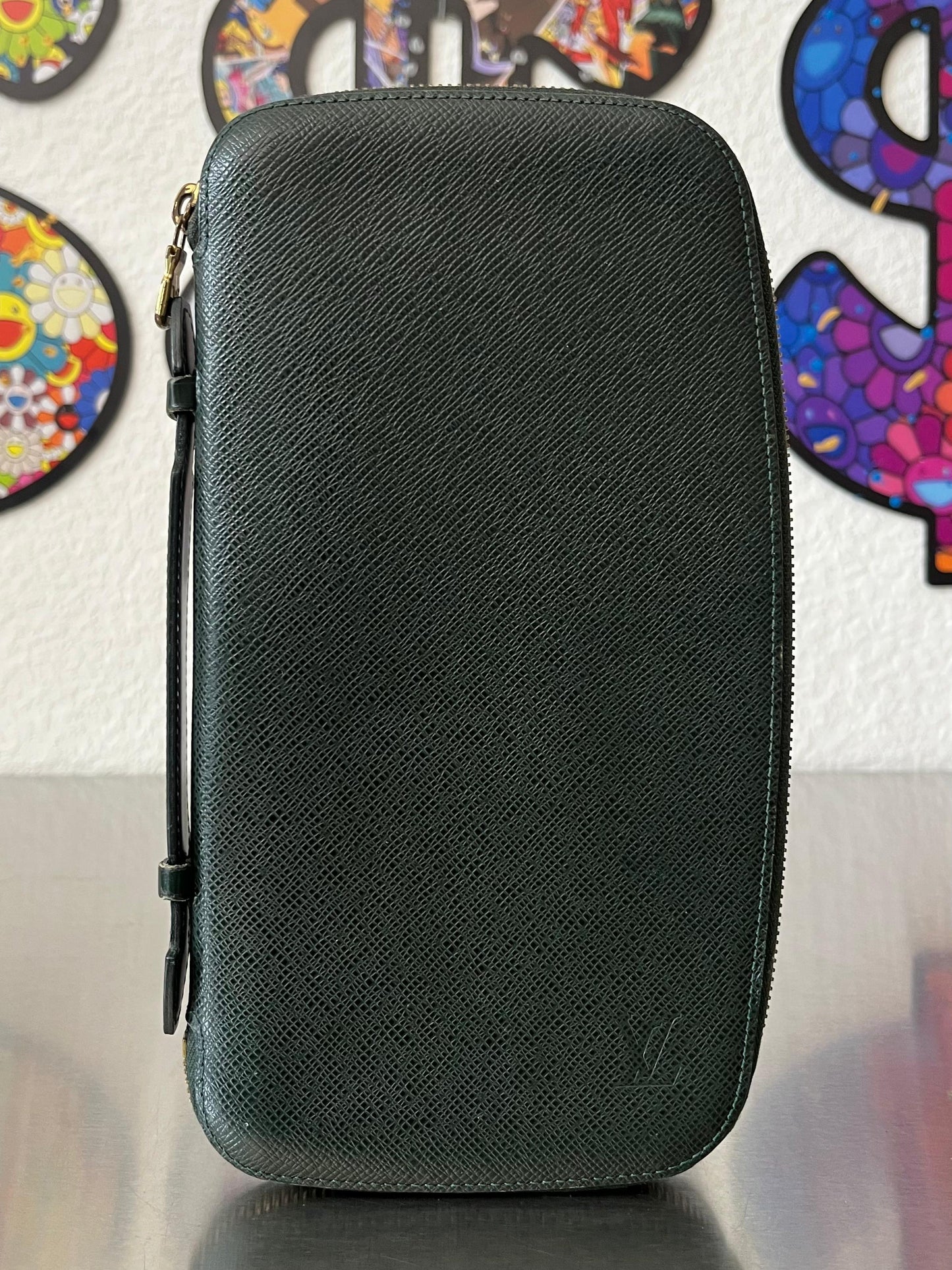 Louis Vuitton Atoll Organizer Taiga (Dunkelgrün)