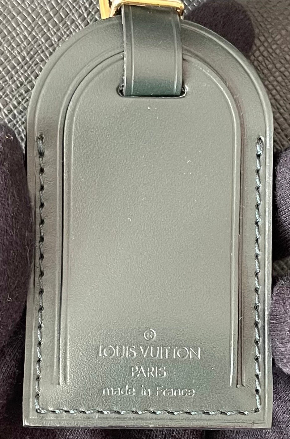 Louis Vuitton Taiga Bering Kleiderhülle
