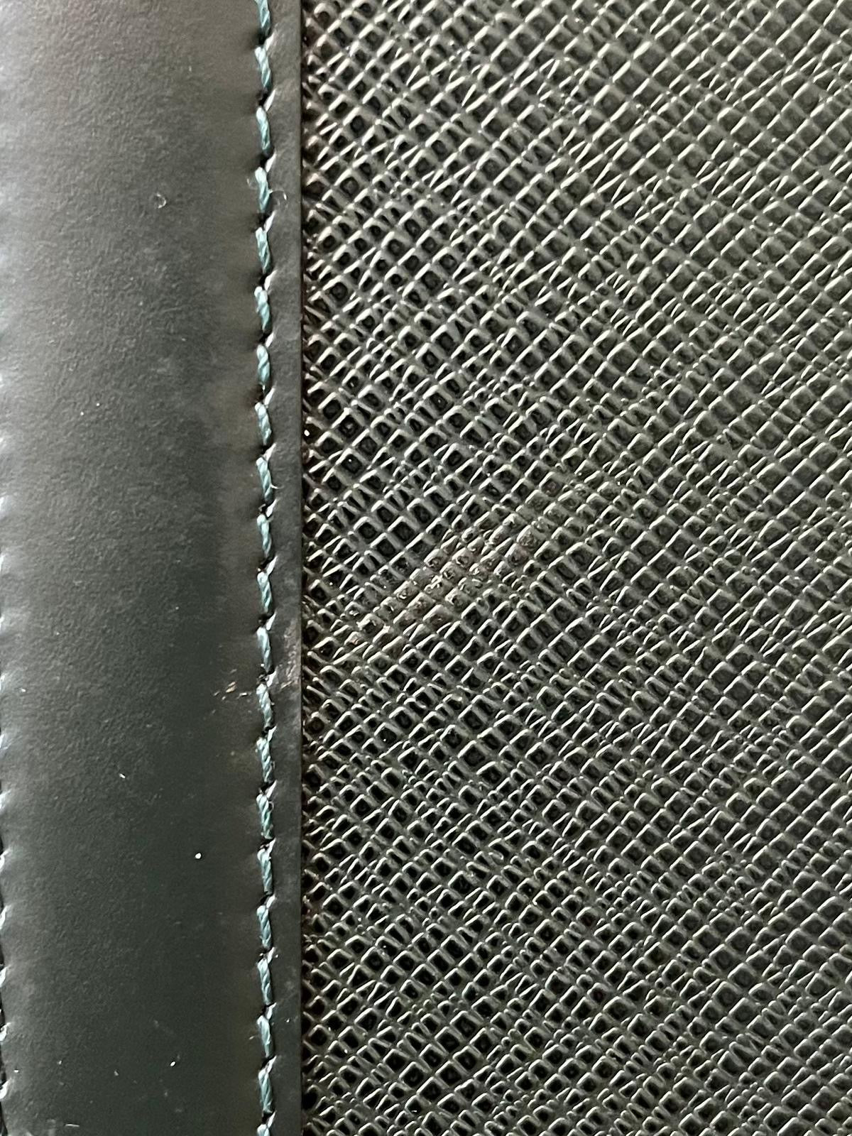Louis Vuitton Helanga Taiga
