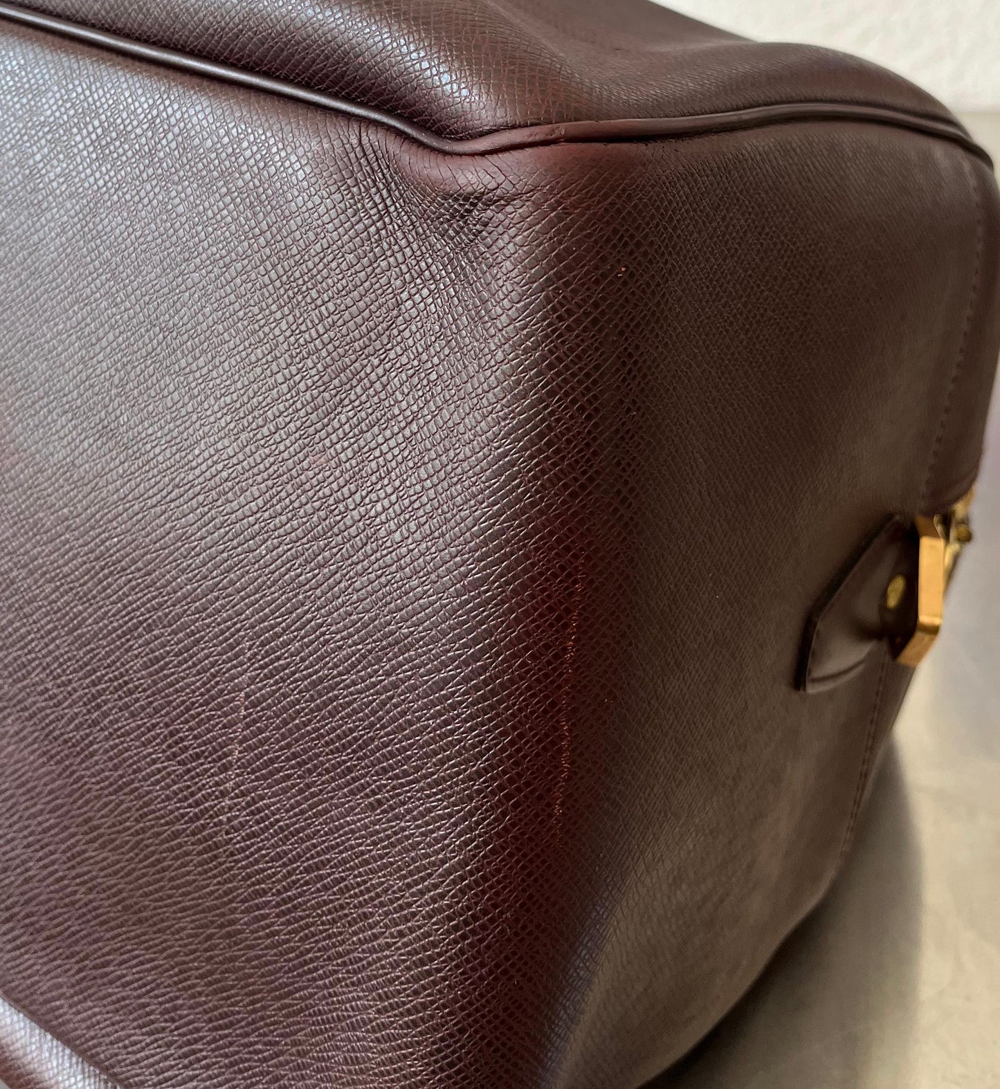 Louis Vuitton Kendall PM Taiga Leder
