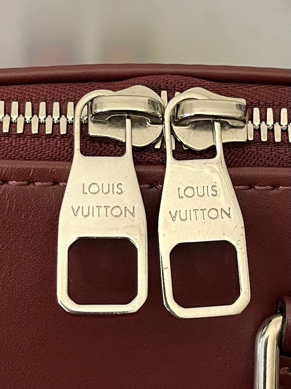 Louis Vuitton Porte Documents Jour Epi