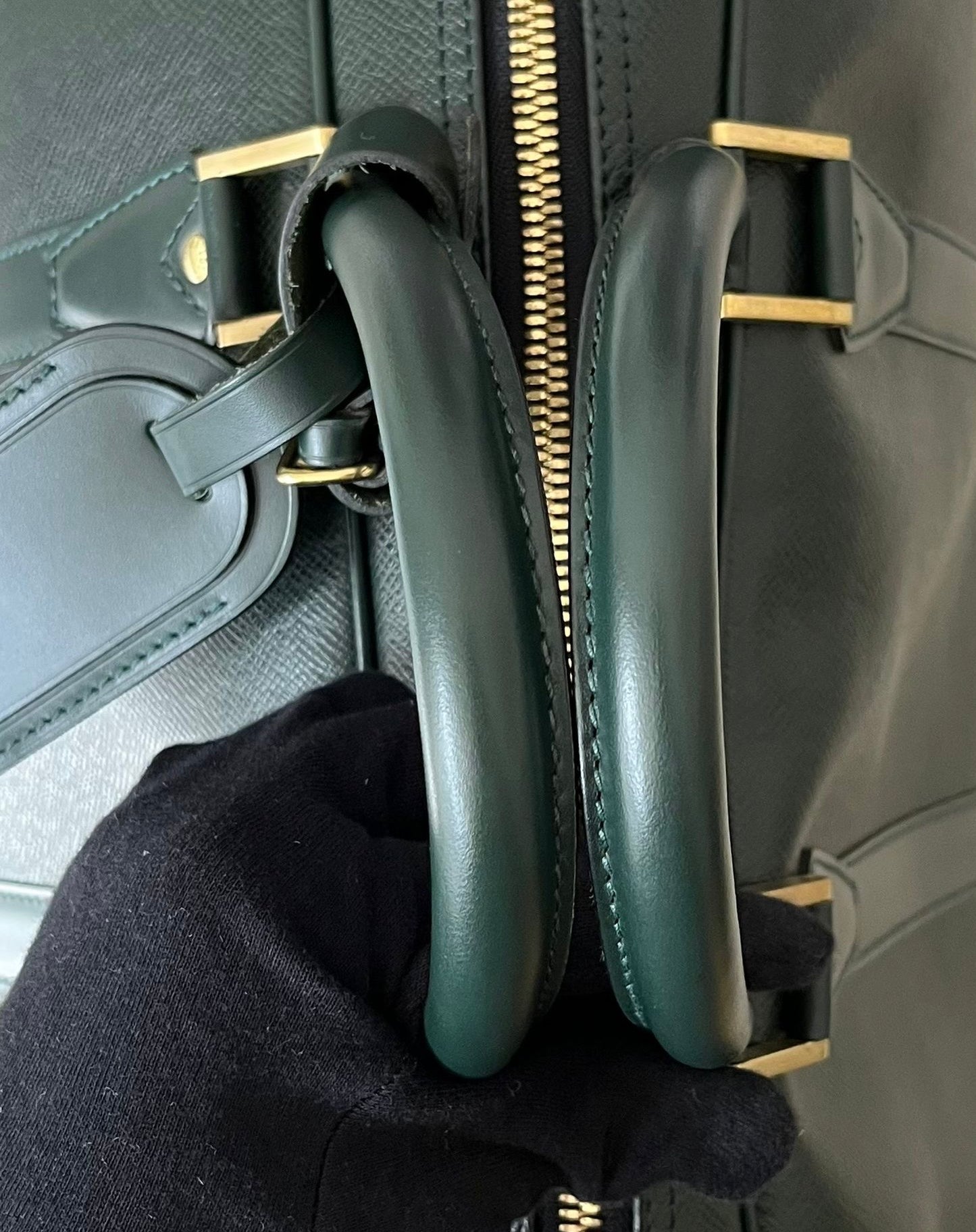 Louis Vuitton Kendall PM Taiga Leder