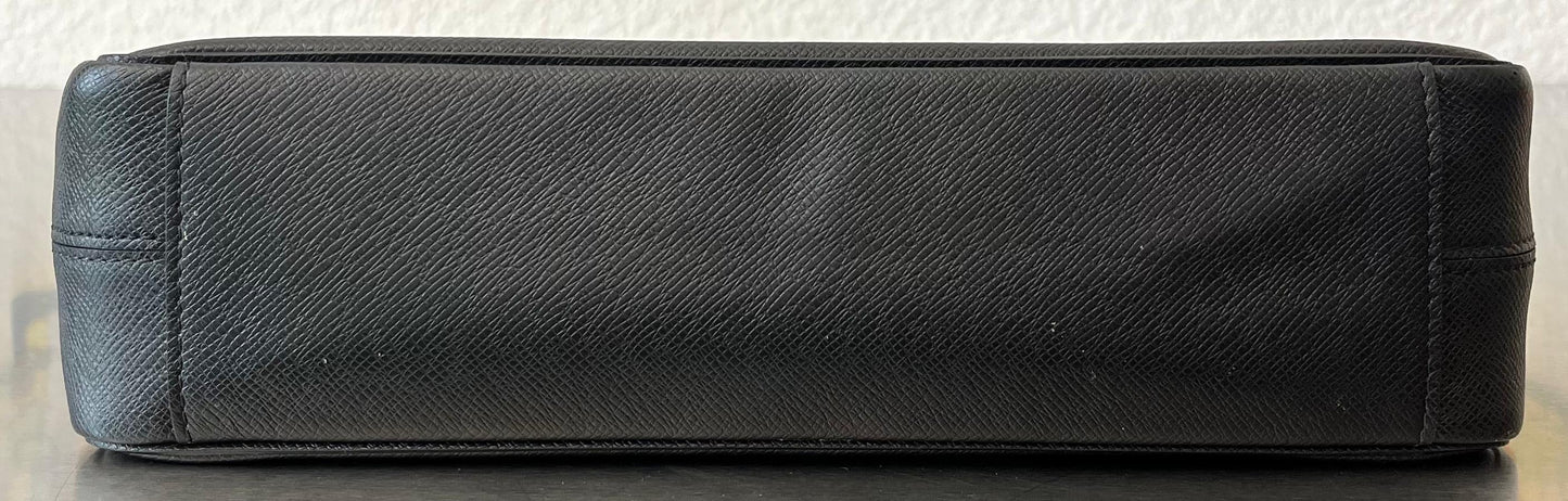 Louis Vuitton Roman MM Taiga Messenger