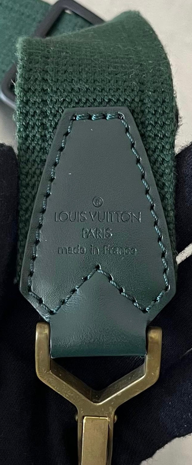 Louis Vuitton Kendall PM Taiga Leder