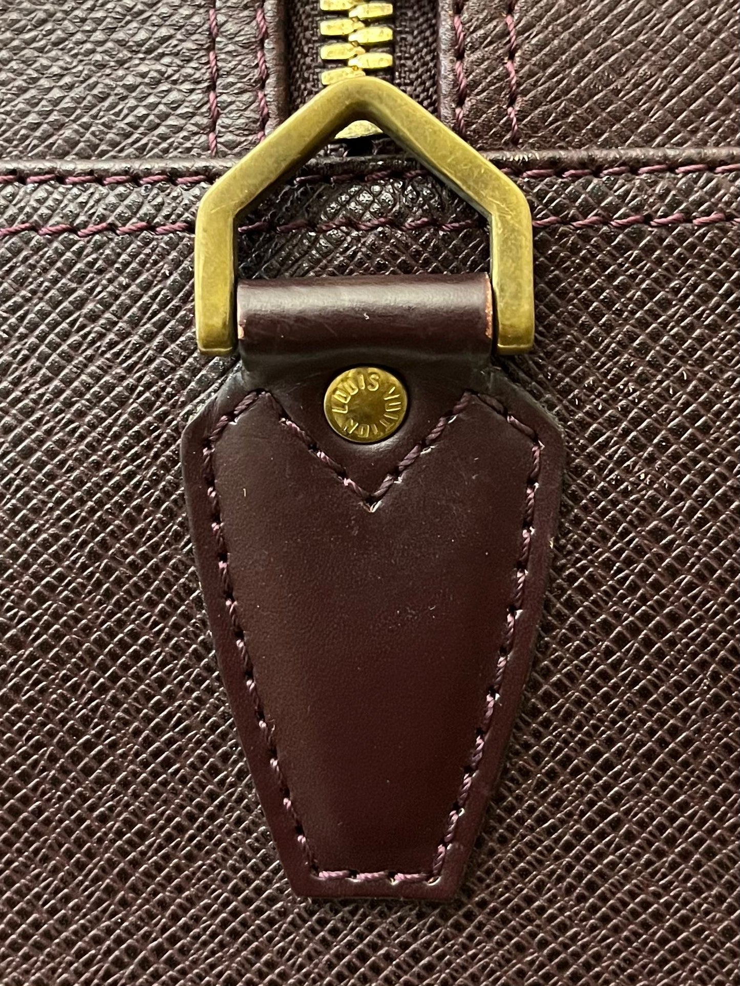 Louis Vuitton Kendall GM Taiga Leder