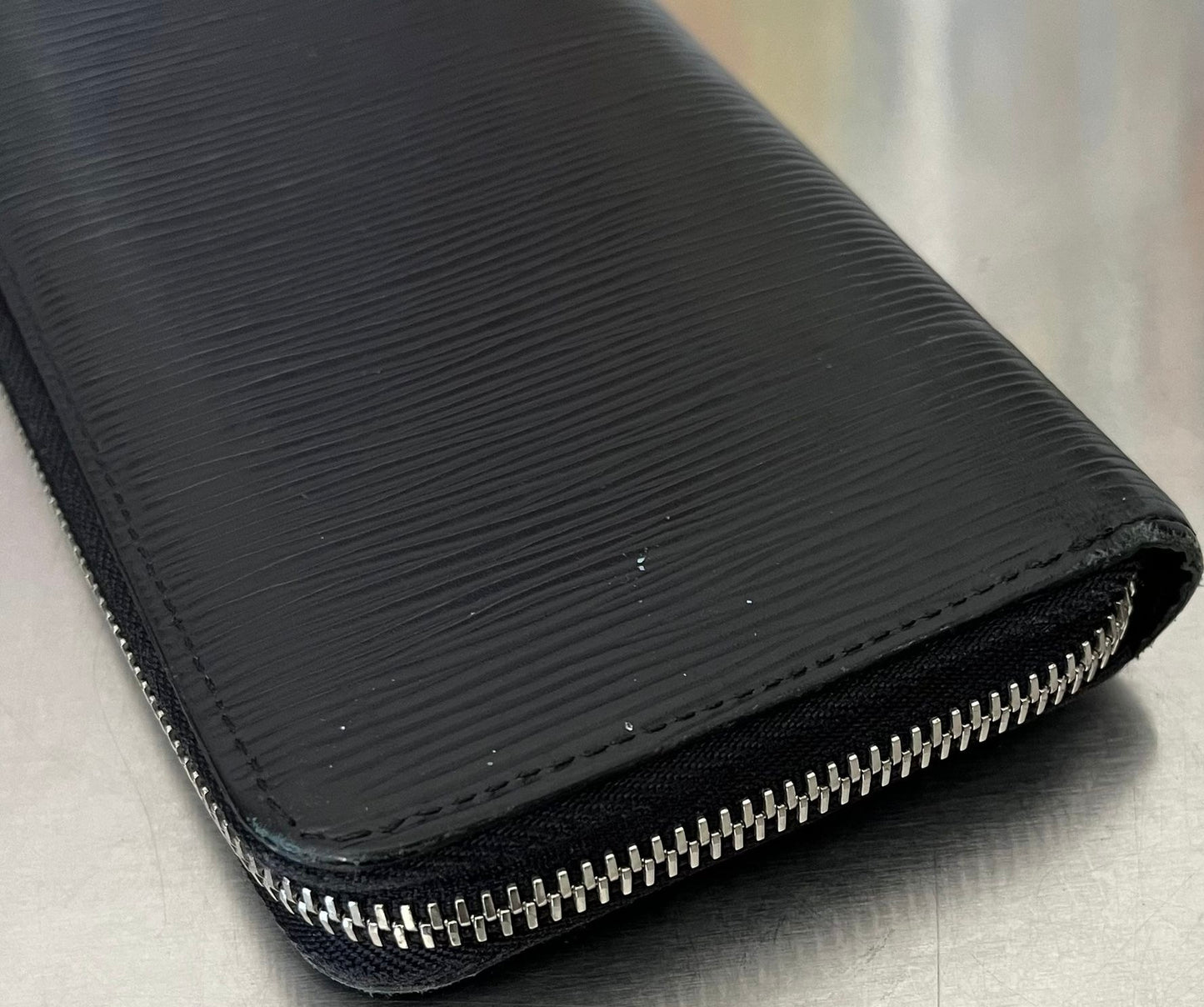 Louis Vuitton Zippy Vertical Epi