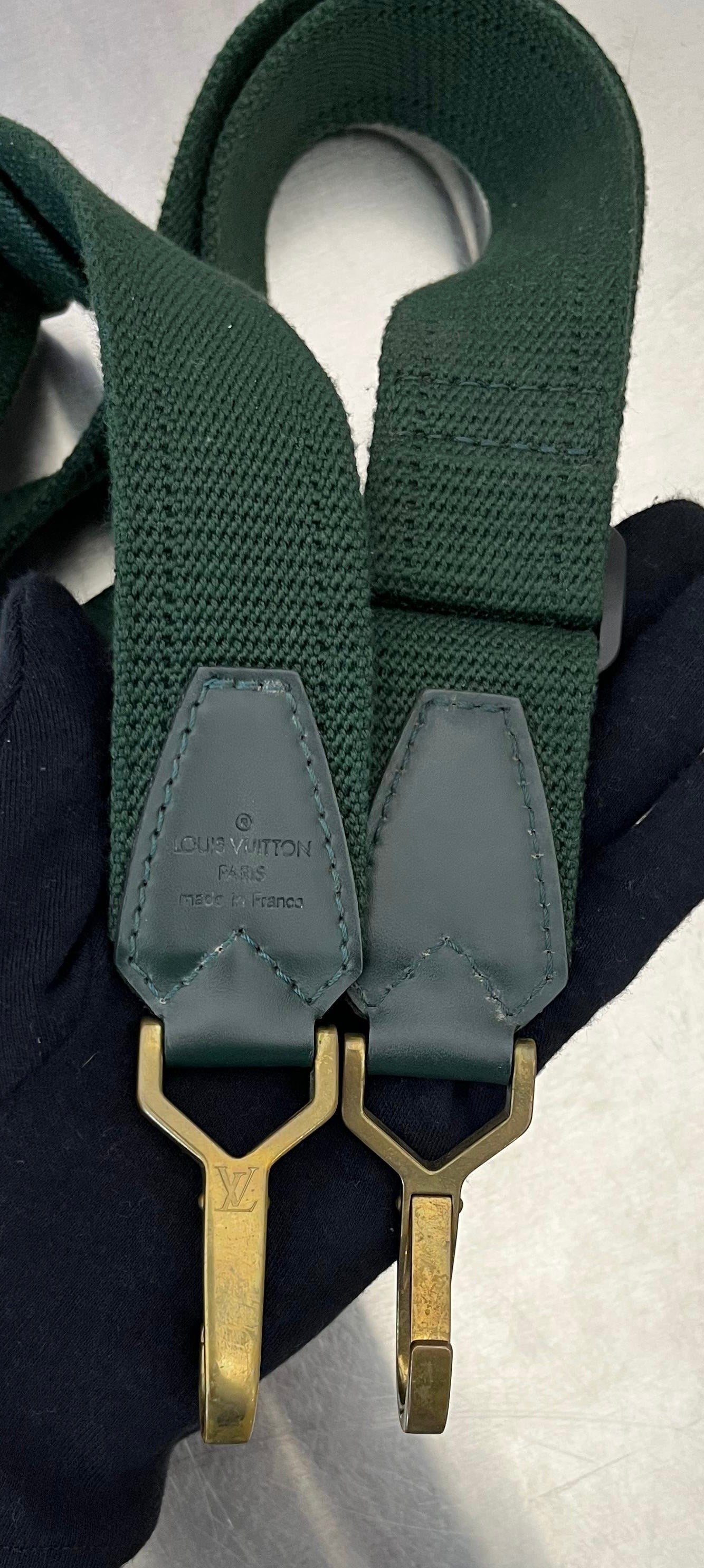 Louis Vuitton Kendall PM Taiga Leder