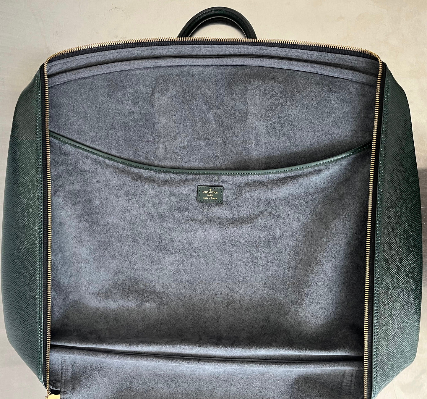 Louis Vuitton Helanga Taiga