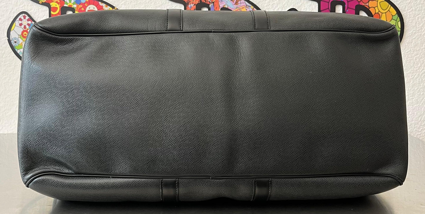 Louis Vuitton Kendall GM Taiga Leder