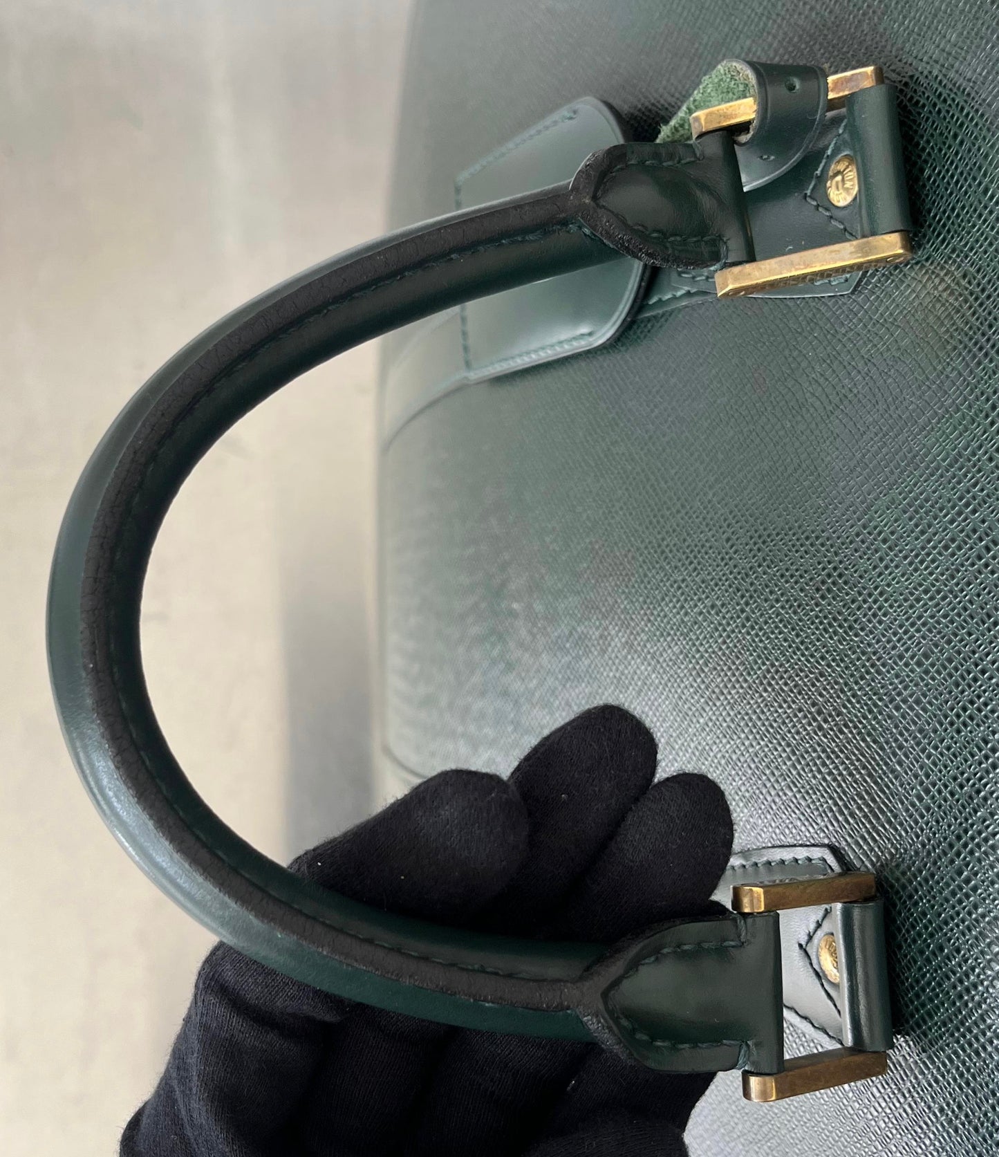 Louis Vuitton Helanga Taiga