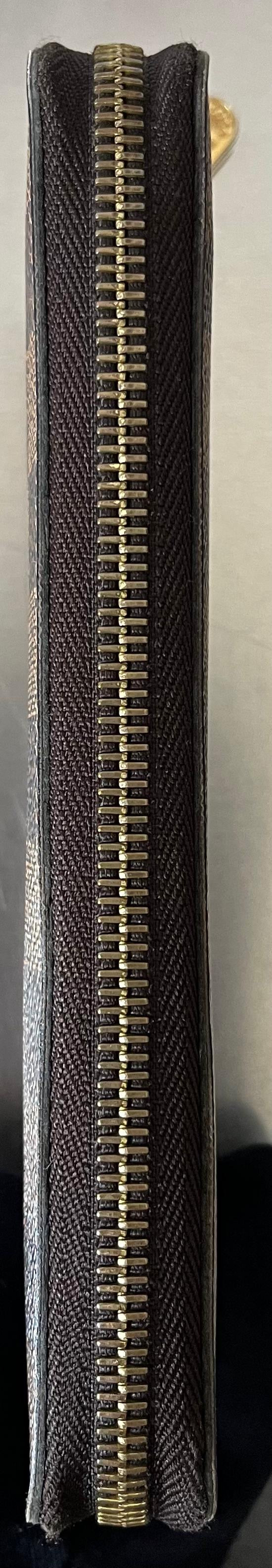 Louis Vuitton Zippy Damier