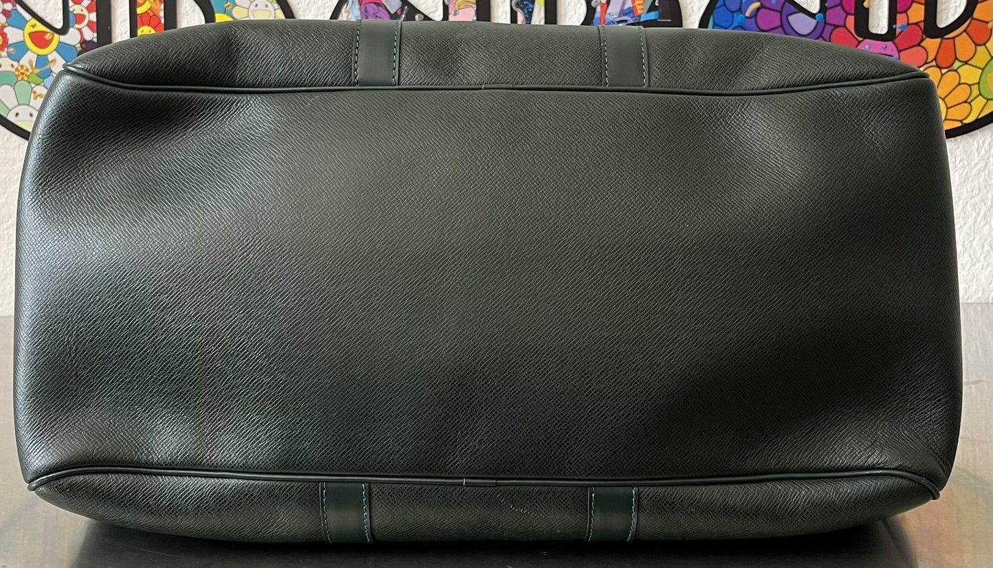 Louis Vuitton Kendall PM Taiga Leder