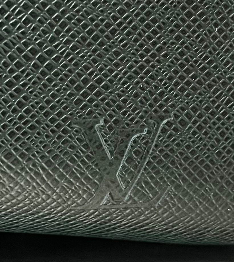 Louis Vuitton Helanga Taiga