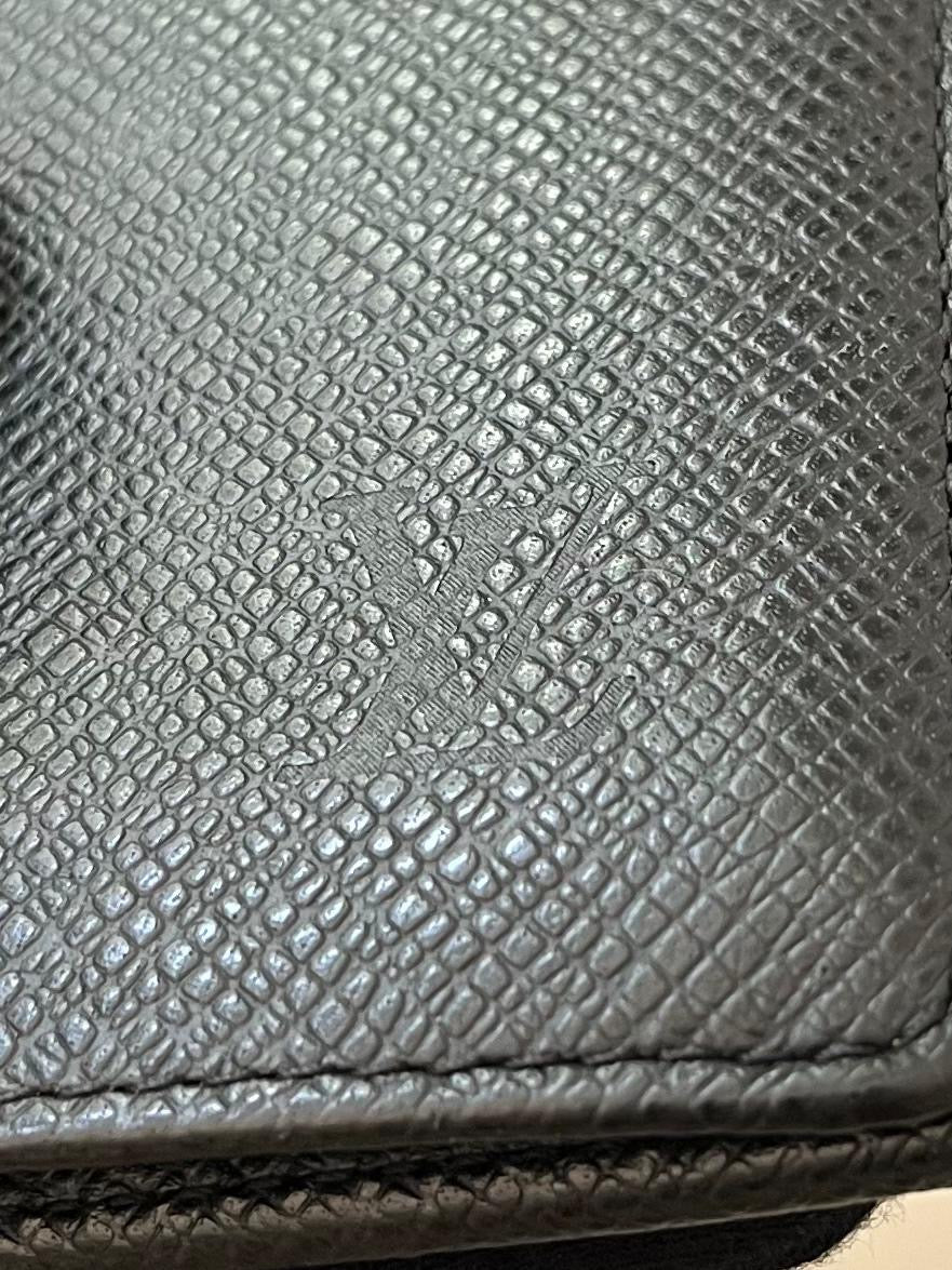 Louis Vuitton Brazza Taiga
