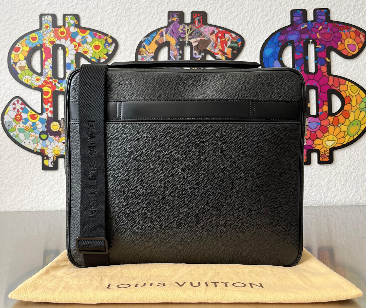 Louis Vuitton Porto Ordina Tour Odessa Taiga Leder