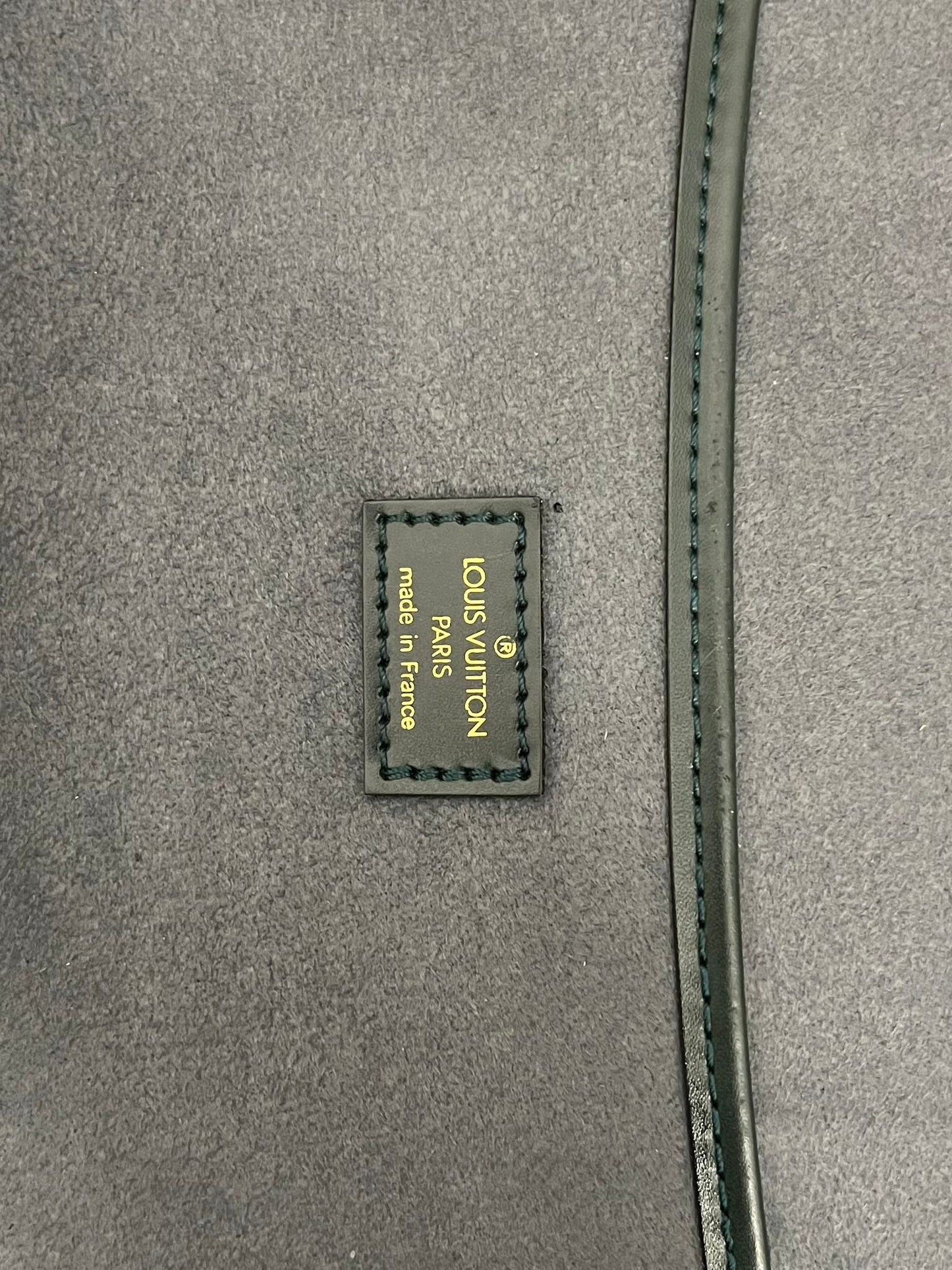 Louis Vuitton Helanga Taiga