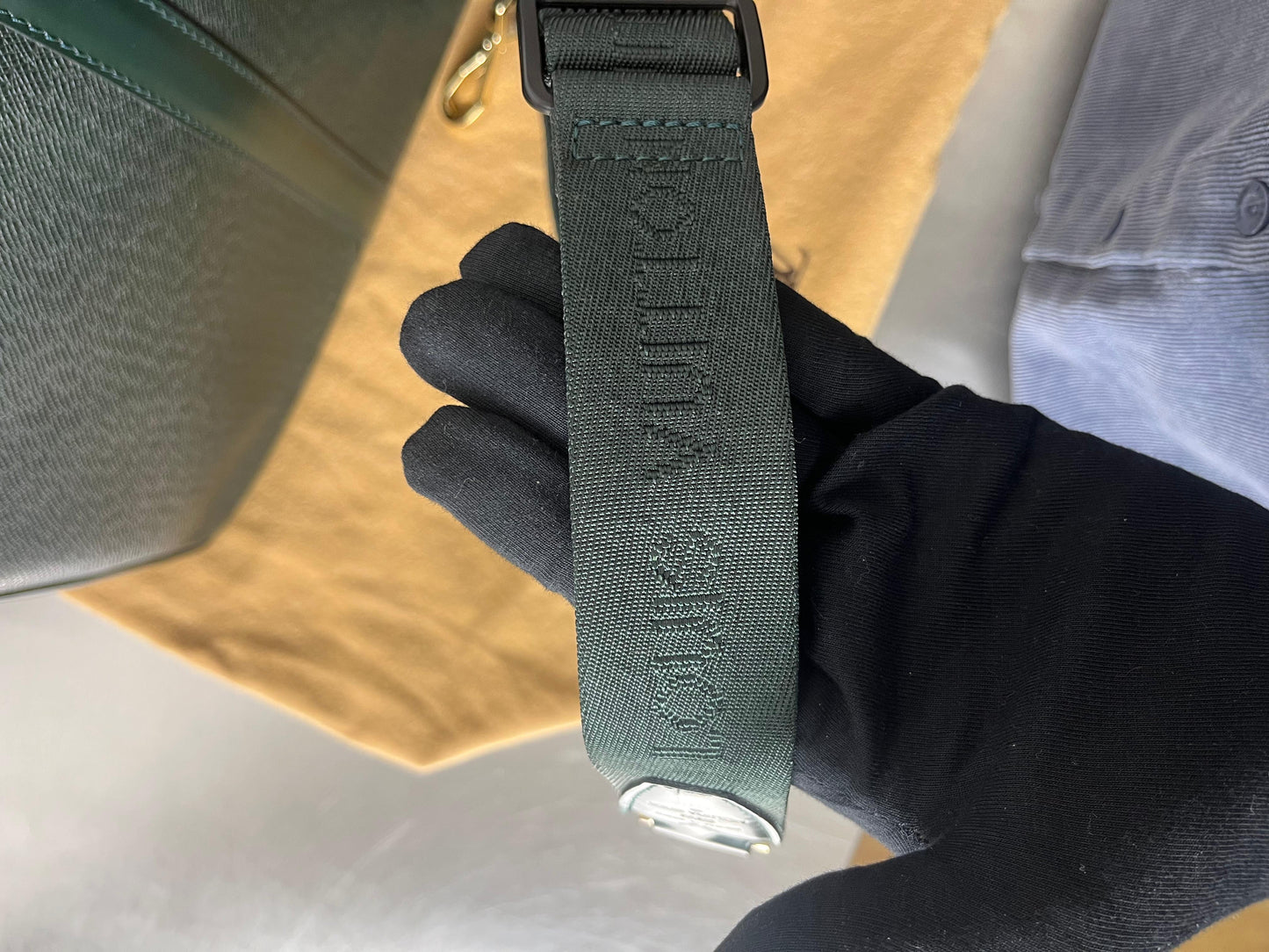 Louis Vuitton Kendall PM Taiga Leder