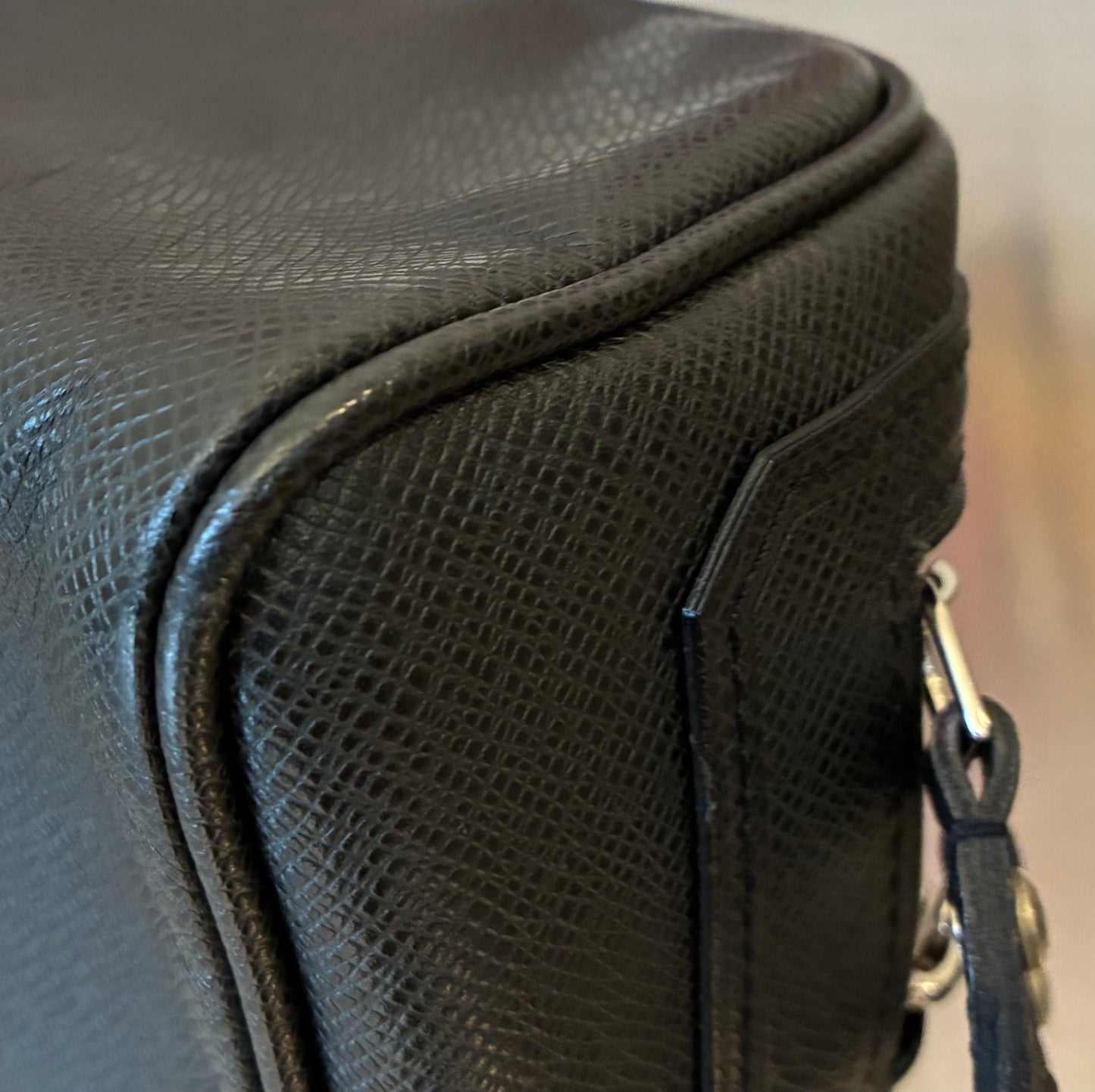 Louis Vuitton Trousse Ivan Taiga