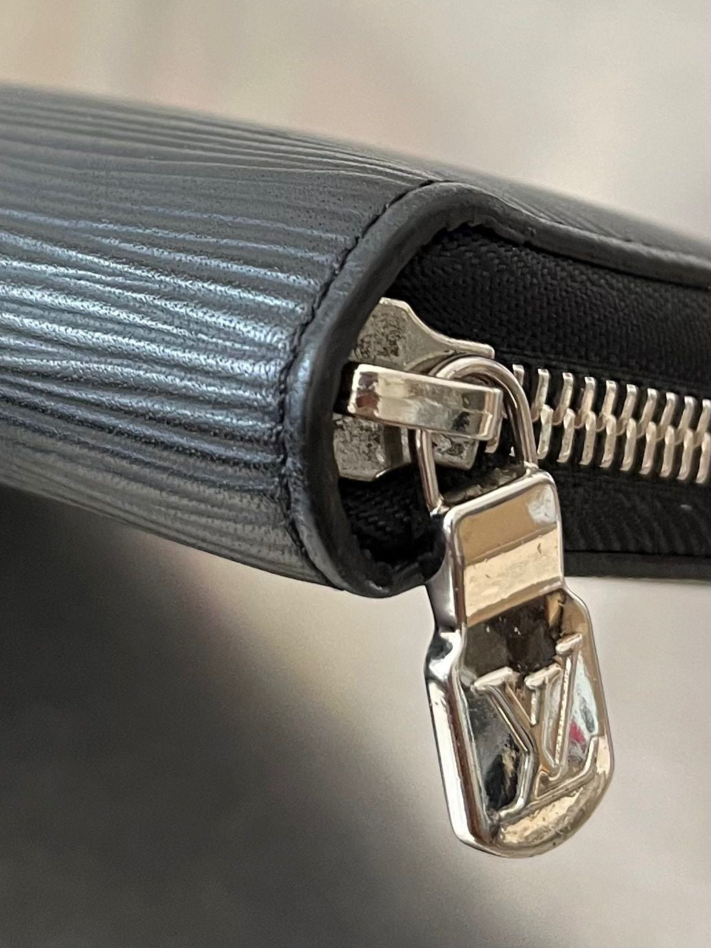 Louis Vuitton Zippy Organizer Epi