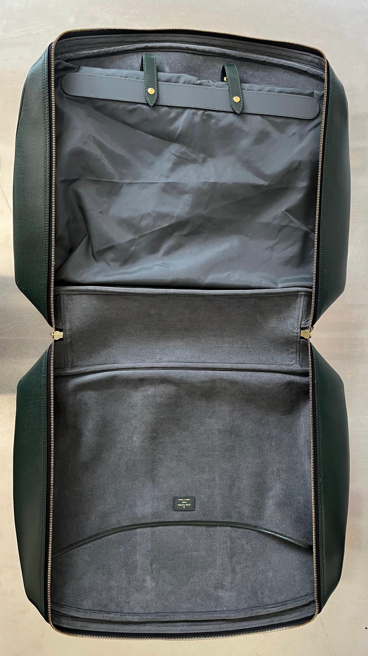 Louis Vuitton Helanga Taiga