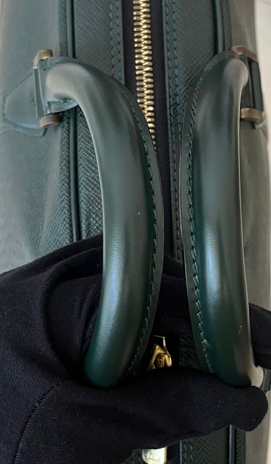 Louis Vuitton Helanga Taiga