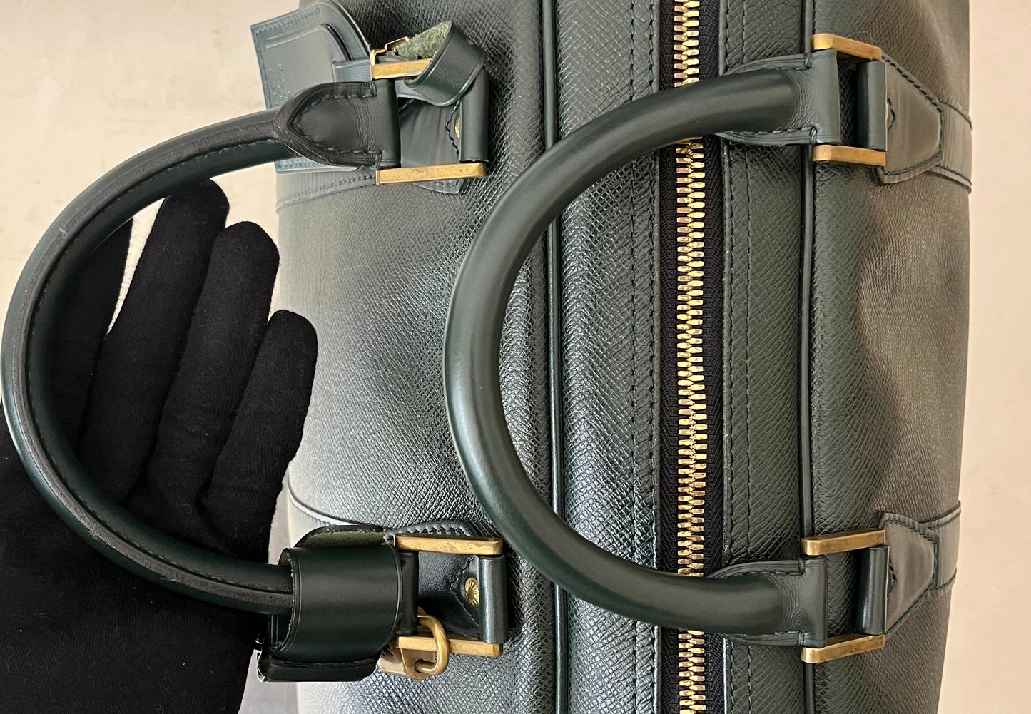 Louis Vuitton Kendall PM Taiga Leder