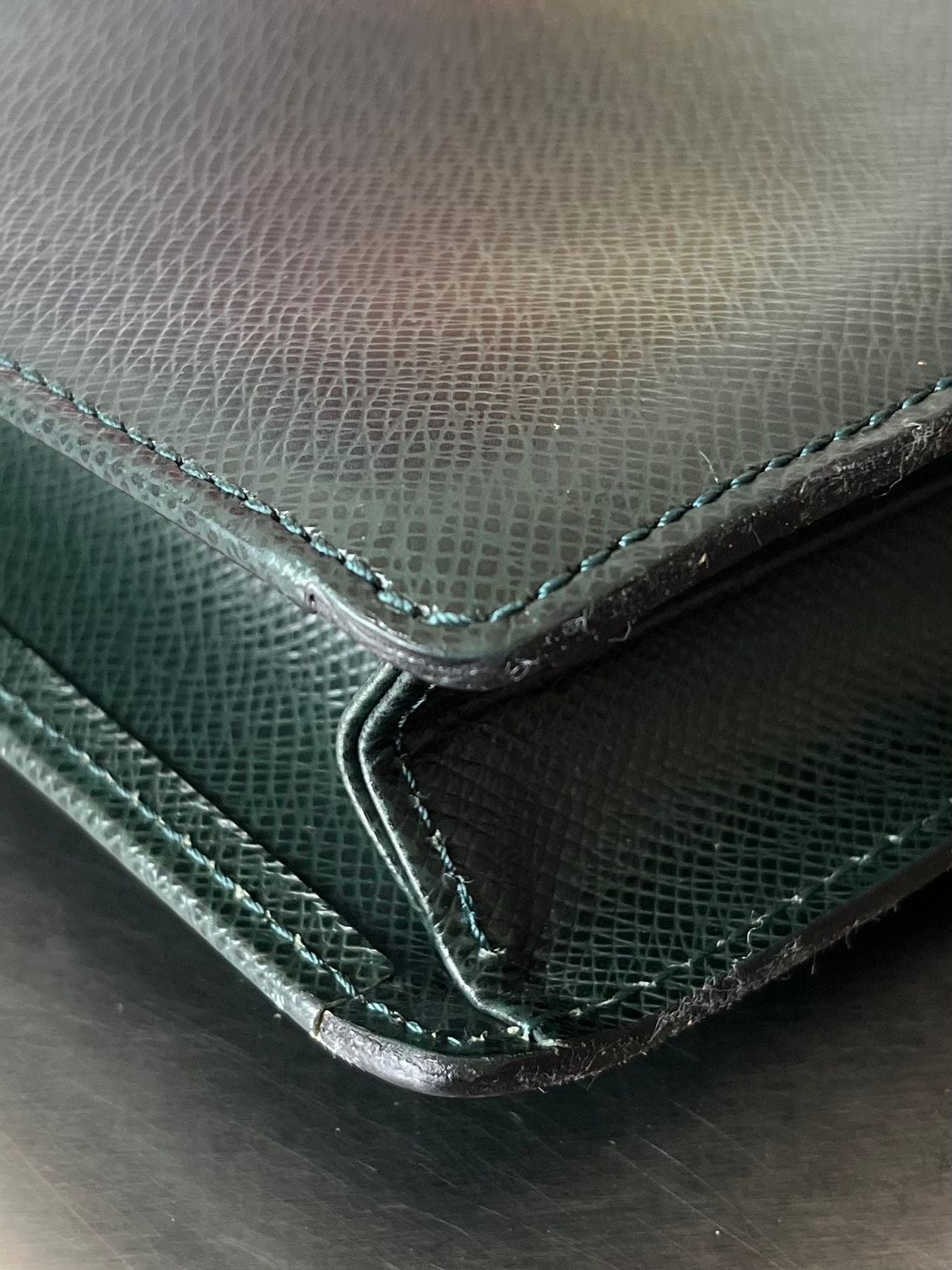 Louis Vuitton Serviette Kourad (Dunkelgrün)