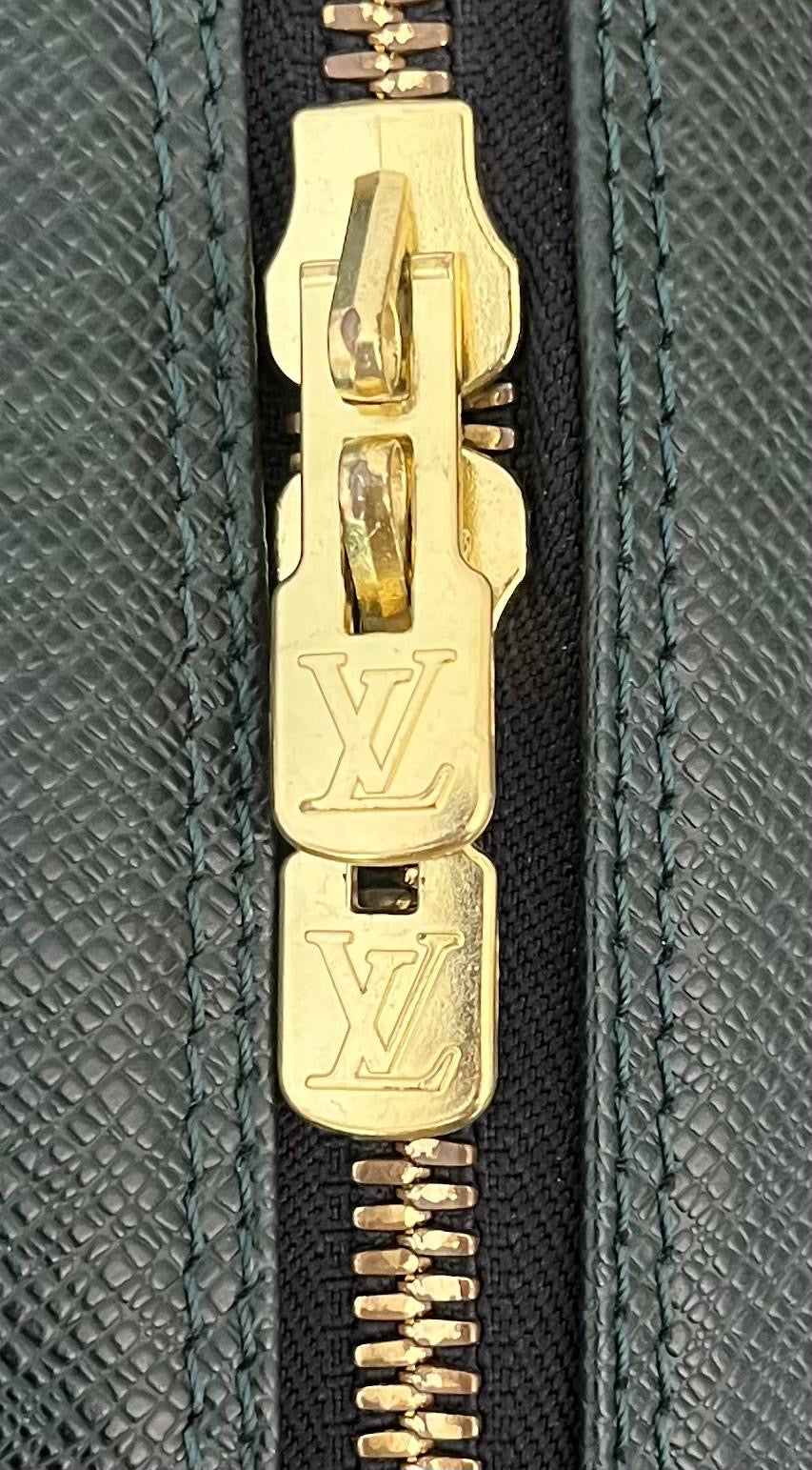 Louis Vuitton Helanga Taiga