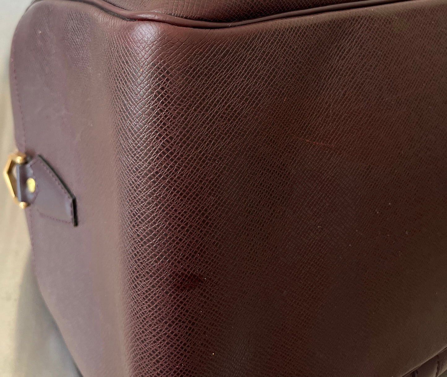 Louis Vuitton Kendall PM Taiga Leder