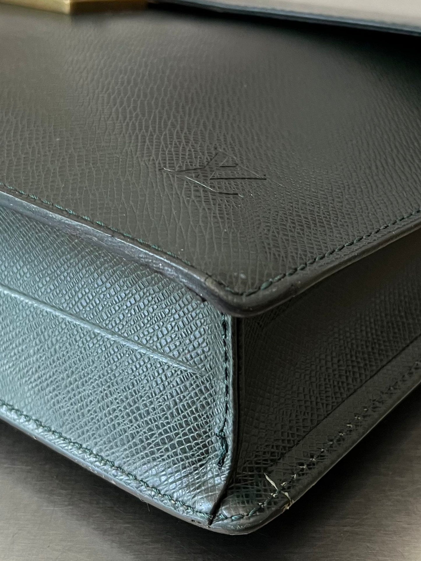 Louis Vuitton Serviette Kourad