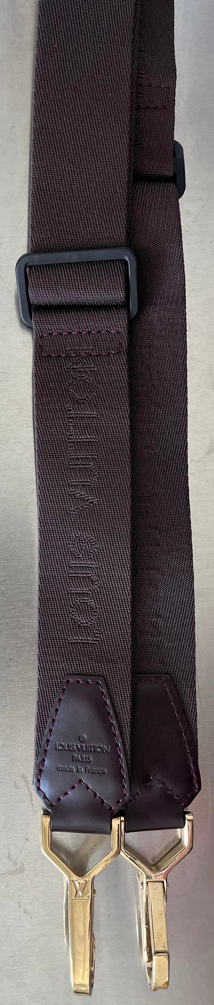 Louis Vuitton Kendall PM Taiga Leder