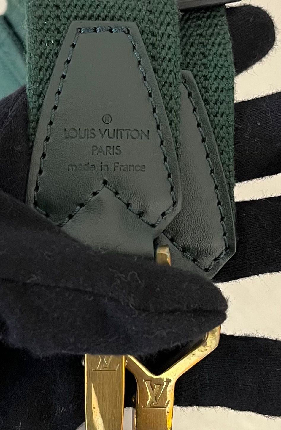 Louis Vuitton Kendall PM Taiga (Dunkelgrün)