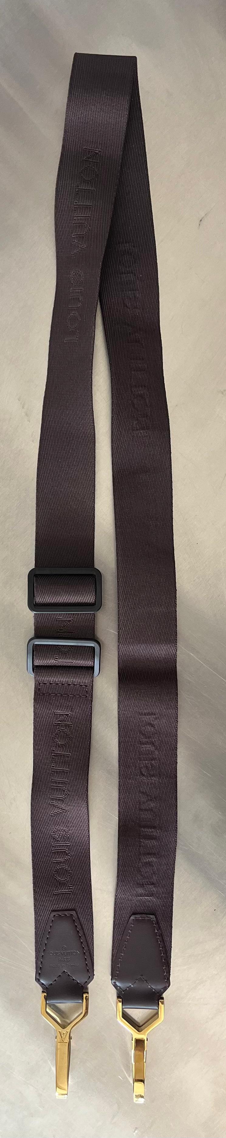 Louis Vuitton Kendall PM Taiga Leder