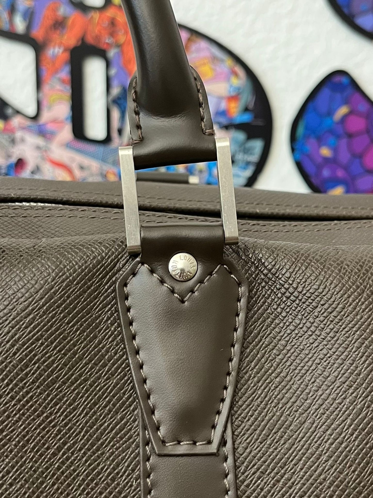 Louis Vuitton Kendall PM Taiga Leder