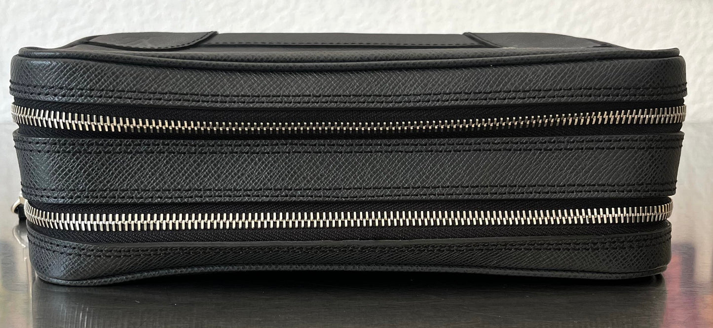 Louis Vuitton Pavel Taiga Leder