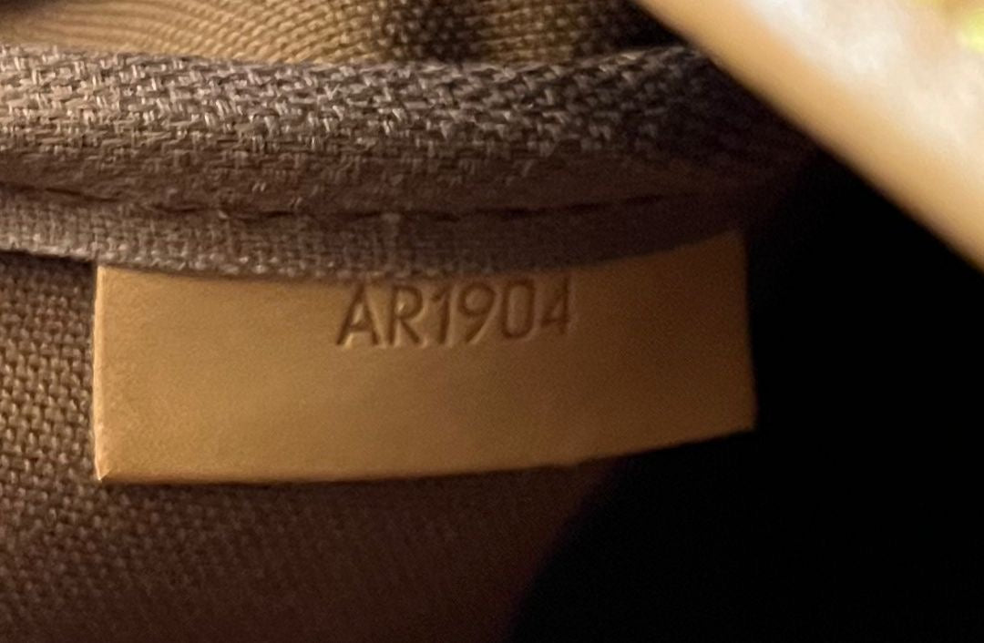 Louis Vuitton Gibeciere GM Messenger