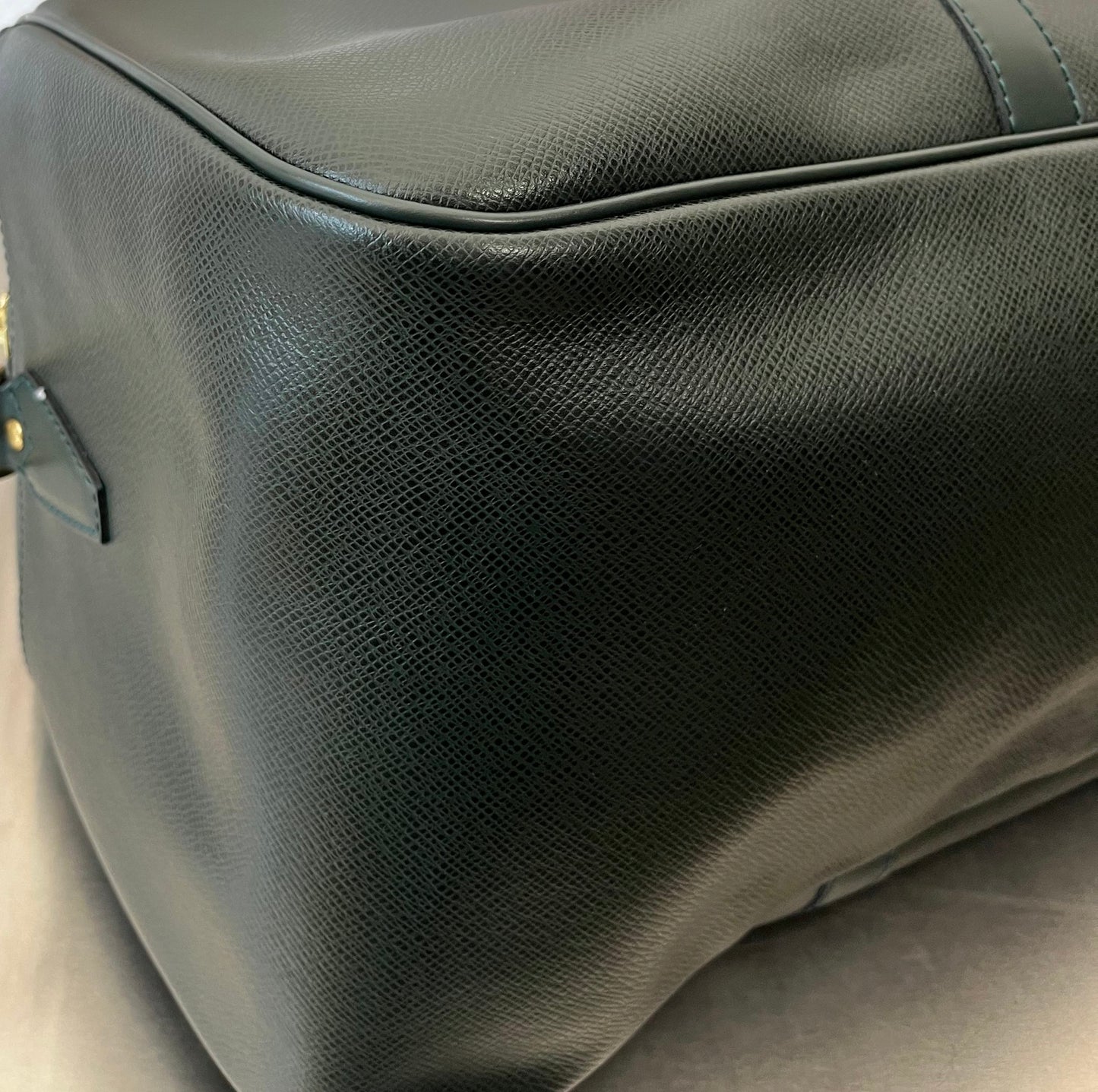 Louis Vuitton Kendall PM Taiga Leder