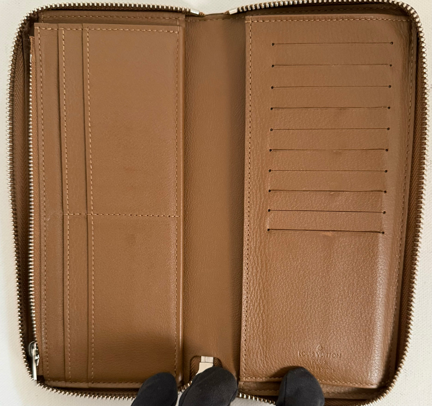 Louis Vuitton Zippy Vertical Taurillon Leder