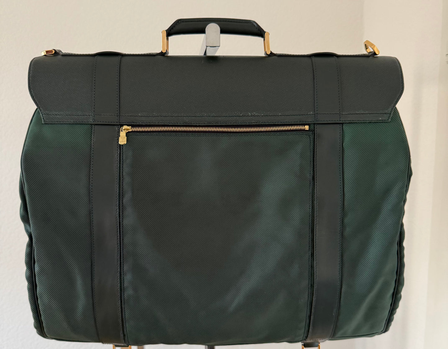 Louis Vuitton Taiga Gibeciere Kleidersack