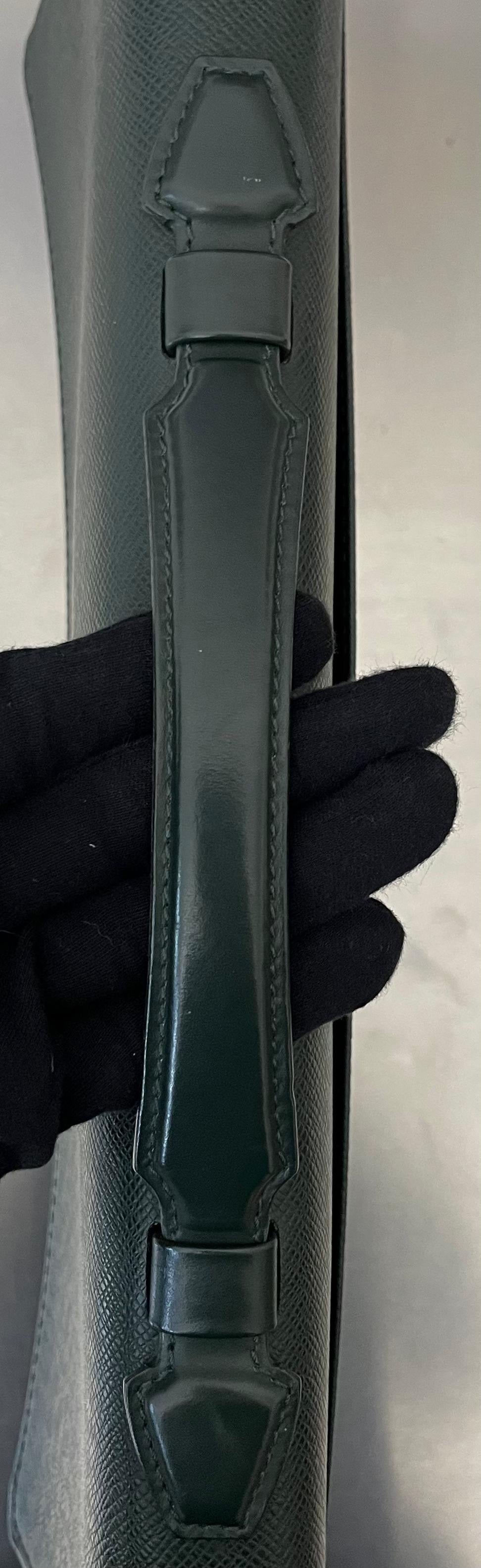 Louis Vuitton Serviette Kourad