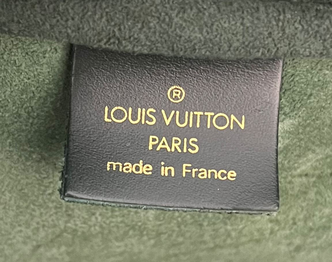 Louis Vuitton Kendall GM Taiga Leder