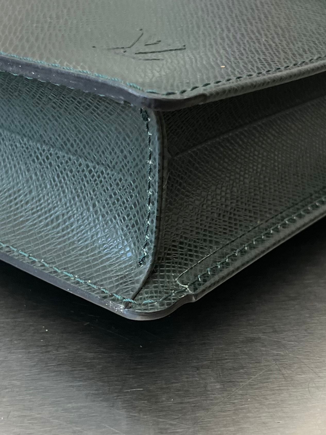 Louis Vuitton Serviette Kourad