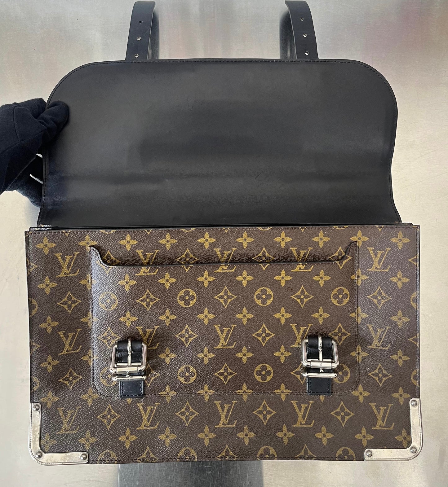 Louis Vuitton Larry Monogram Makassar